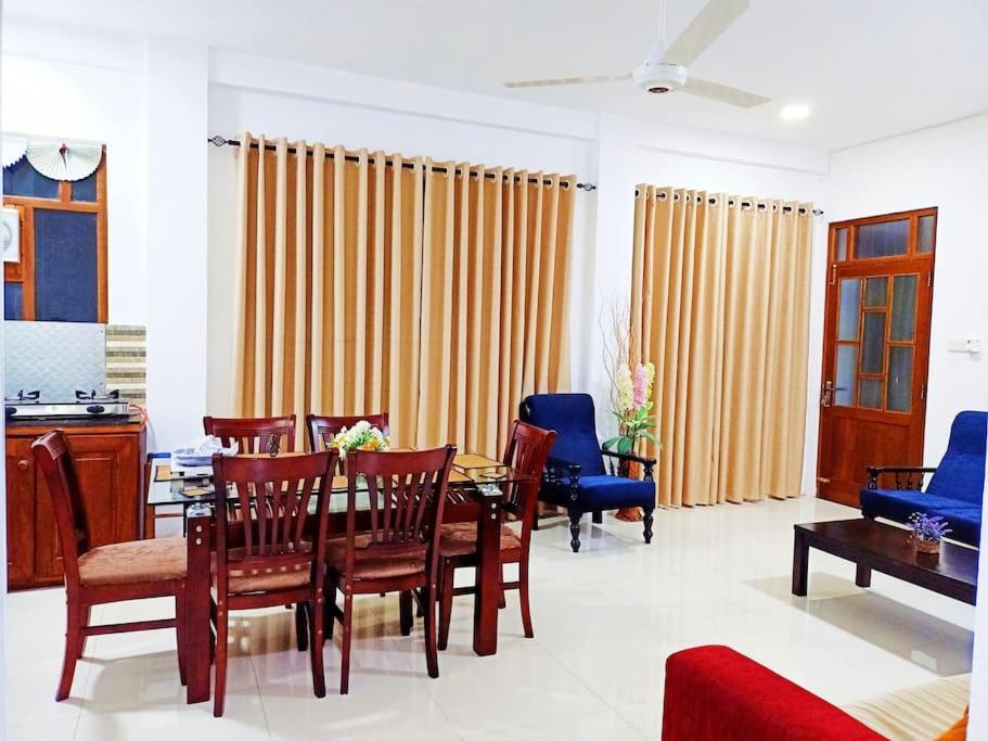 קנדי Saru Holiday Apartment - Upto 6 Guests מראה חיצוני תמונה