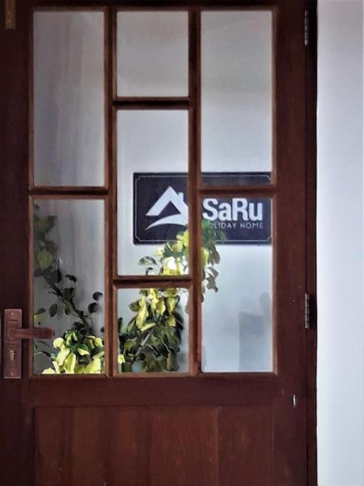 קנדי Saru Holiday Apartment - Upto 6 Guests מראה חיצוני תמונה