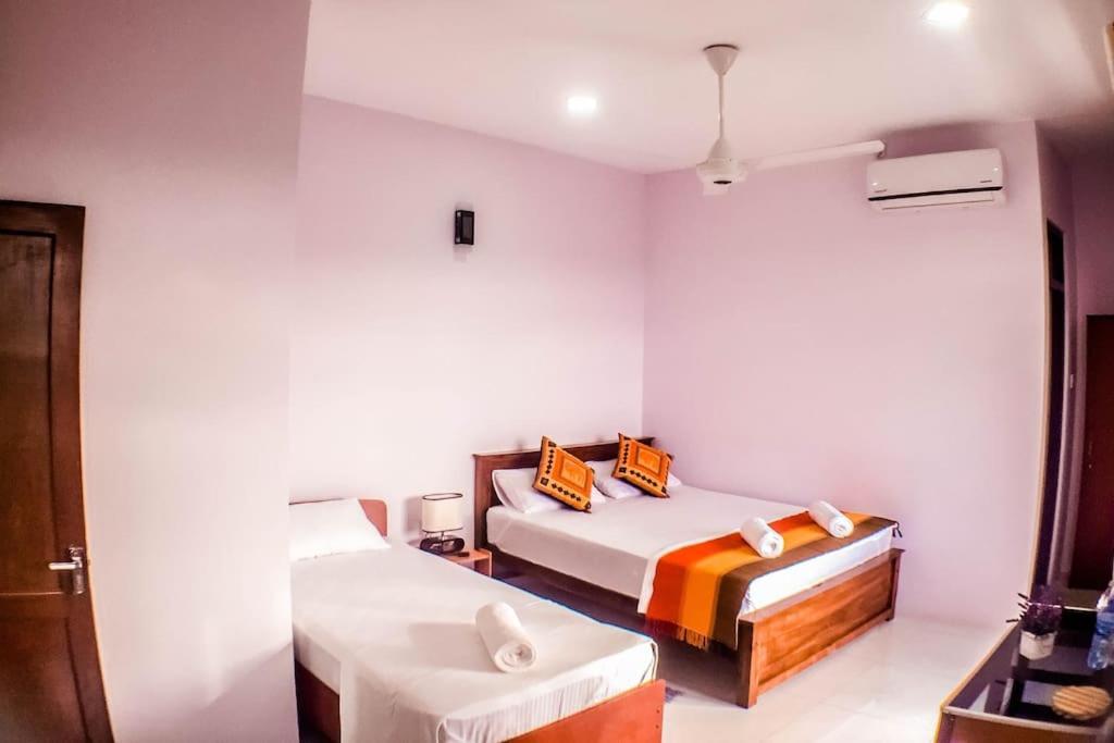 קנדי Saru Holiday Apartment - Upto 6 Guests מראה חיצוני תמונה