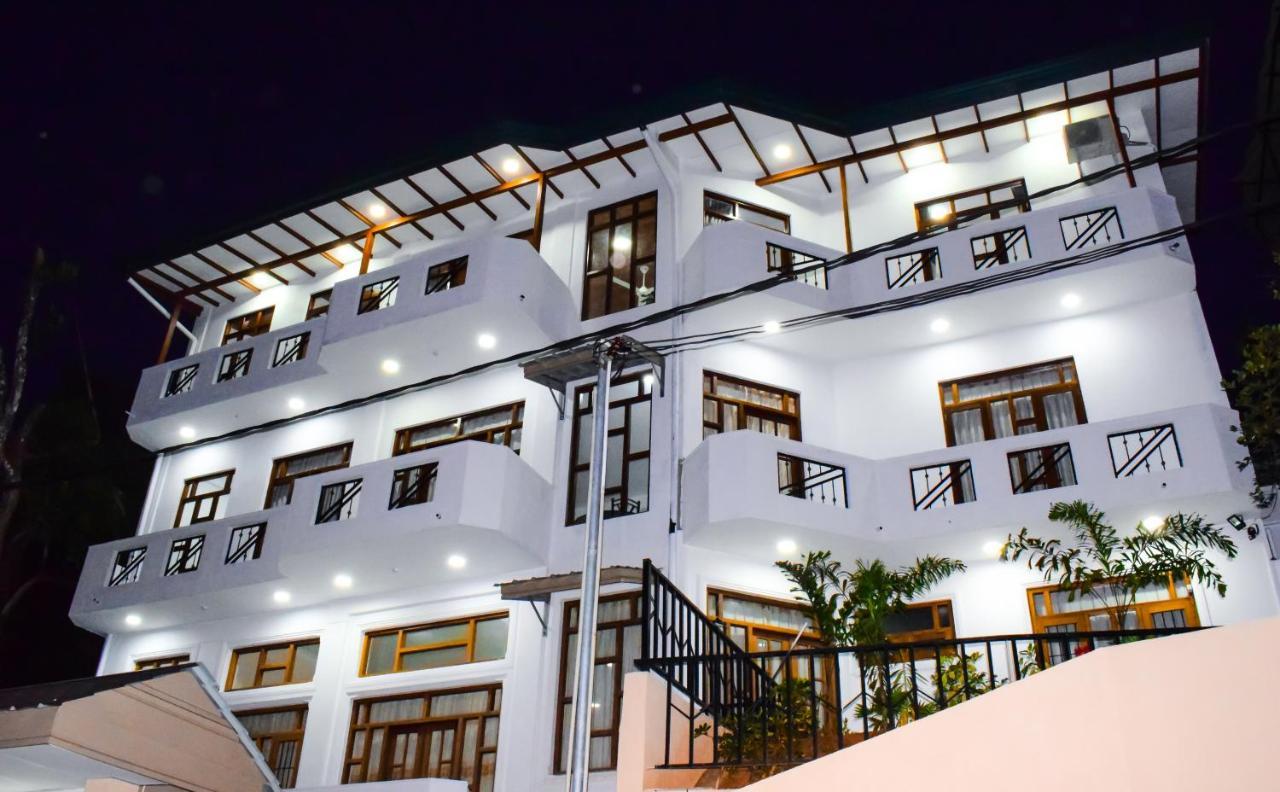 קנדי Saru Holiday Apartment - Upto 6 Guests מראה חיצוני תמונה