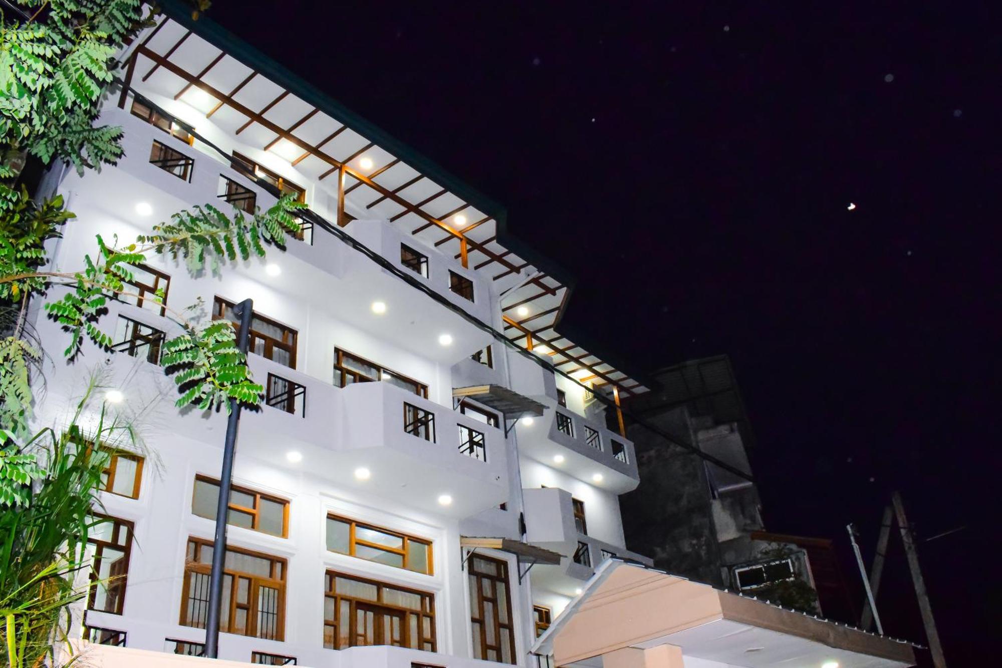 קנדי Saru Holiday Apartment - Upto 6 Guests מראה חיצוני תמונה